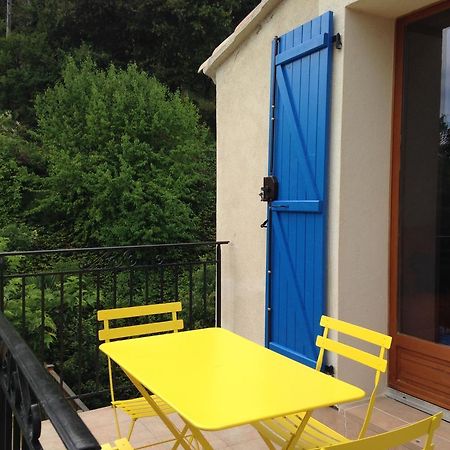 B&B Les Volets Bleus Venelles Exterior photo